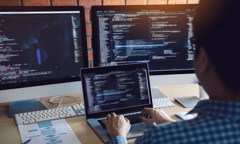 数据科学选型：R与Python如何赋能什邡市网站建设？